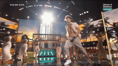 People Dancing On Stage Voz En Vivo GIF