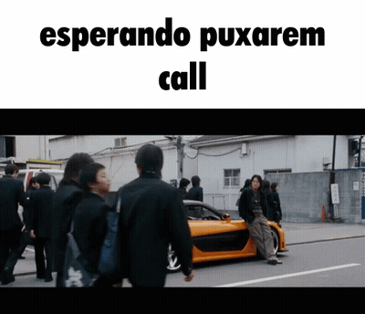 People Walking Down Street Esperando Puxarem Call GIF
