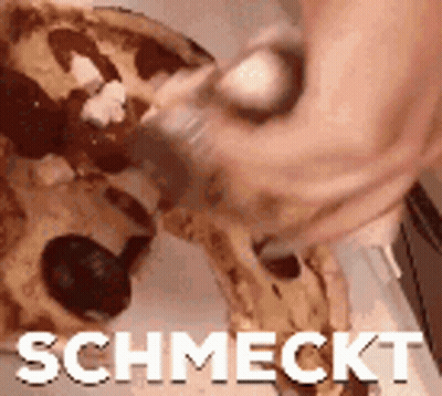 Persona comiendo pizza diciendo Schmeckt GIF