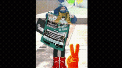 Person Holding Sign Saying Jueves Y De Julio GIF