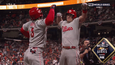 Jugadores de los Phillies celebran el anuncio de Fox World Series GIF