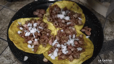 Plate Of Tacos With Meat And Onions Says La Capital GIF