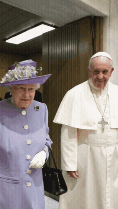 Queen Elizabeth Ii And Pope Francis Pose For A Photo GIF