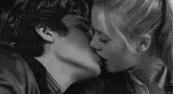 Romantic Couple Besos Apasionados GIF