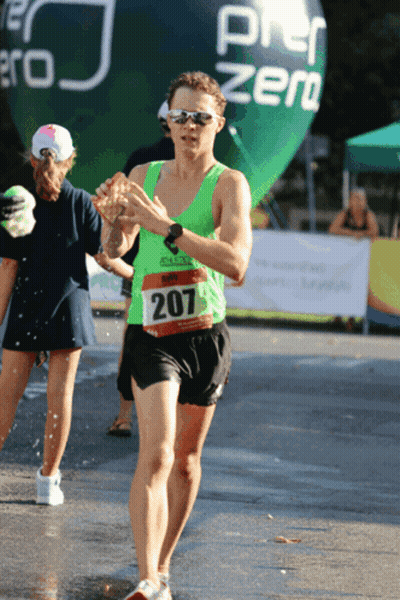 Runner In Green Shirt Number 207 GIF