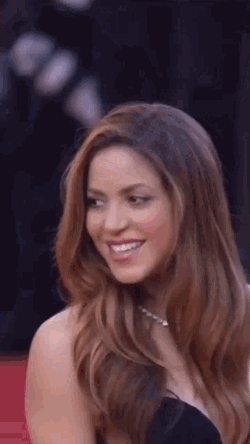 Shakira Hoschioli GIF