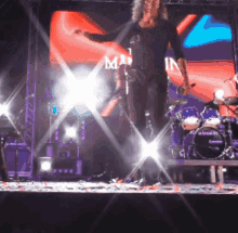 Singer On Stage Take A Bow GIF