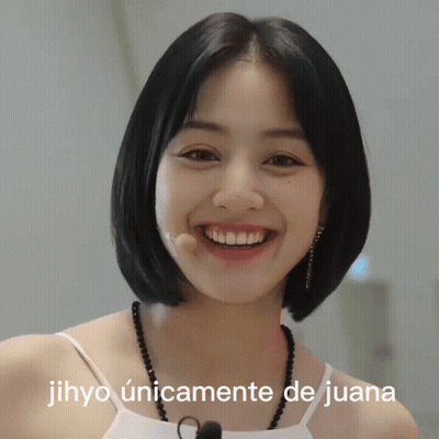 Smiling Woman Jihyo Únicamente De Juana GIF