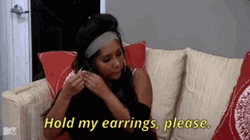Snooki Hold My Earing Please GIF