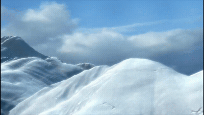 Montaña nevada con cielo azul y nubes GIF