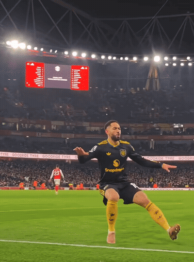 Soccer Player Celebrating In Snapdragon Jersey GIF
