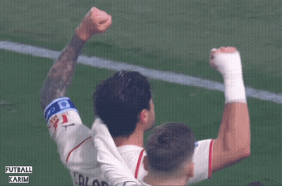 Soccer Player Celebrating With Fist In Air Futball Karim GIF