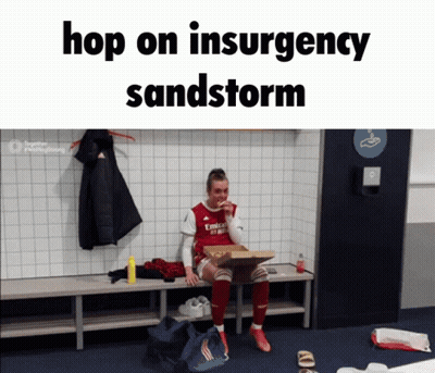 Jugador de fútbol comiendo pizza en vestuario GIF