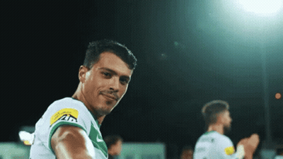 Soccer Player Green White Jersey Yellow Allianz Armband GIF
