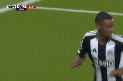 Soccer Player In Black And White Pela Jersey GIF