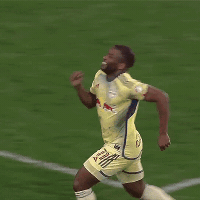 Soccer Player In Yellow Jersey Number 11 GIF