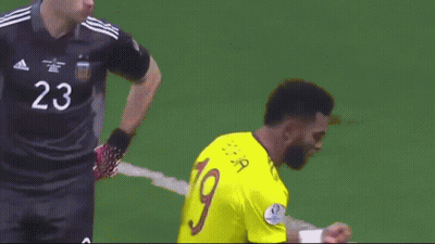 Soccer Player In Yellow Jersey Number 19 GIF