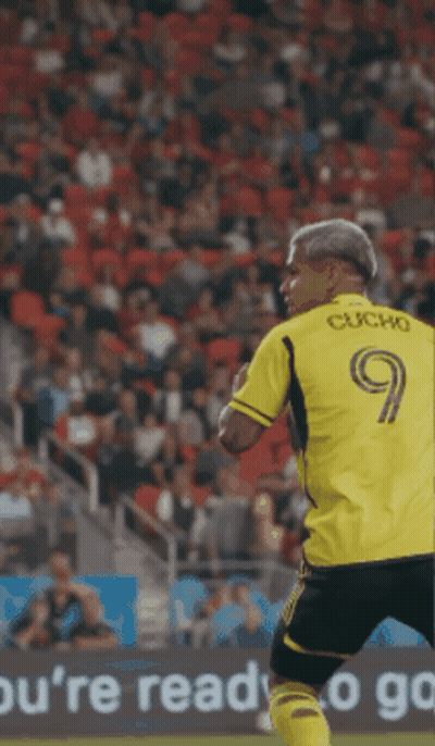 Soccer Player In Yellow Jersey Number 9 GIF
