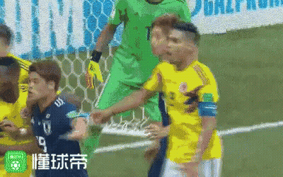 Soccer Player In Yellow Jersey Number 9 GIF