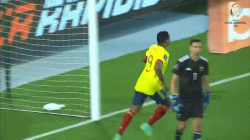 Soccer Player In Yellow Jersey Number 9 GIF