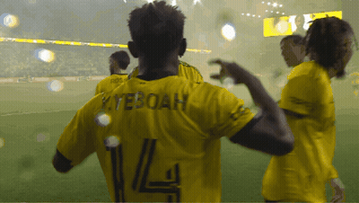 Soccer Player In Yellow Jersey Yeboah GIF