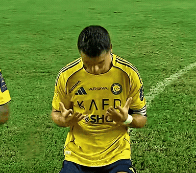 Soccer Player In Yellow Shirt Saying Kaed Sho GIF