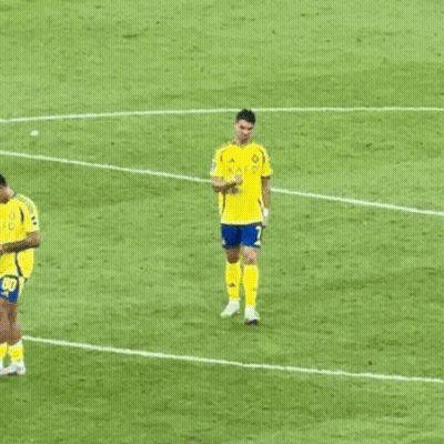 Soccer Player In Yellow Shirt With Kafl GIF
