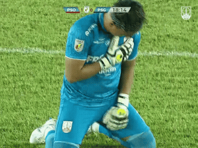 Soccer Player Kneeling PSG Vs PSQ GIF