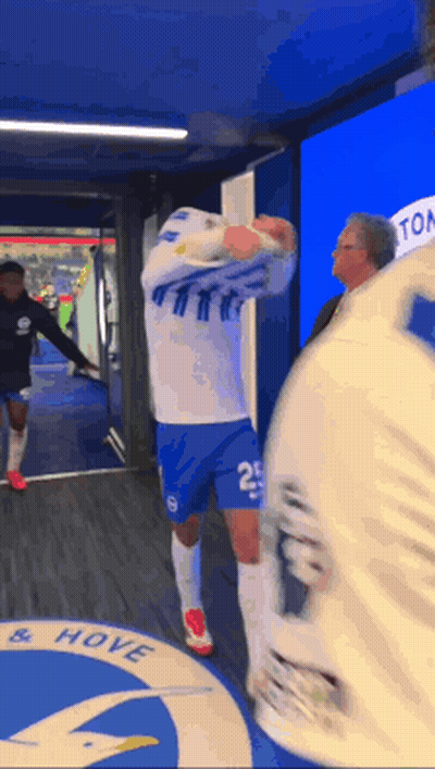 Soccer Player Number 25 In Tunnel GIF