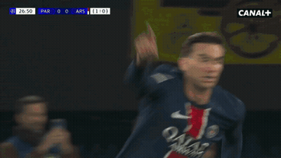 Soccer Player Thumbs Up Canal+ Game