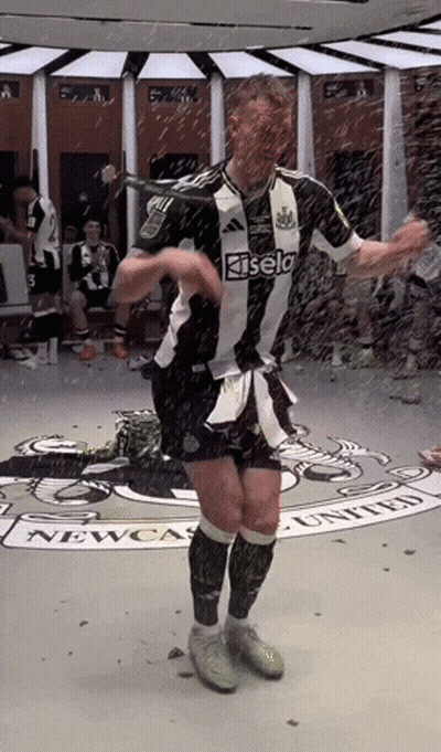 Soccer Player Wearing Riselo Jersey GIF