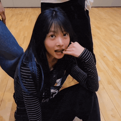 Sseragifs Le Sserafim GIF