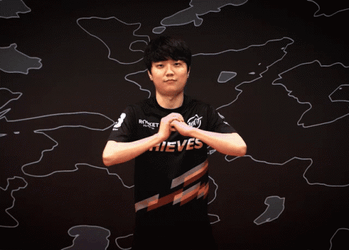 Ssumday Cracking Knuckles GIF