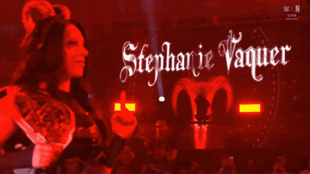 Stephanie Vaquer La Primera GIF