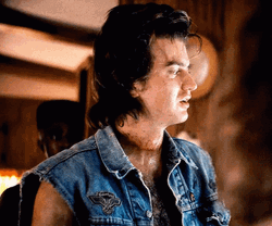 Steve Harrington Glance  GIF