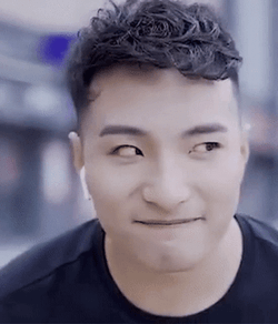 Super Idol Tian Yiming Looking Left And Right Side GIF