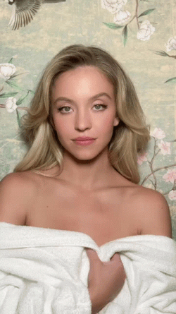 Sydney Sweeney Actress Feeling Gorgeous GIF