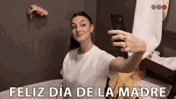 Taking Selfie Feliz Dia De Las Madres Amiga GIF