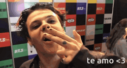Te Amo Mexico Yungblud Singer Flying Kiss GIF
