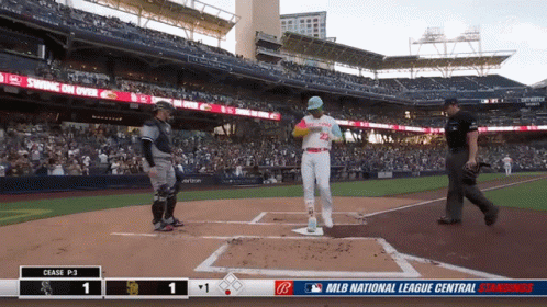 The Mlb National League Central Standings Are Displayed On The Screen GIF