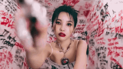 Tomboy Gidle Soyeon Lipstick GIF