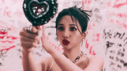 Tomboy Gidle Soyeon Mirror Dance GIF