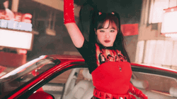 Tomboy Gidle Yuqi Flying Posters GIF