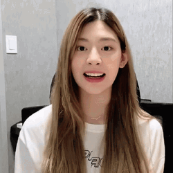 Too Small Stayc Seeun Kpop GIF