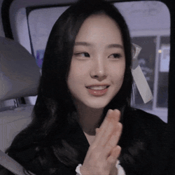 Triples Jiyeon Devious GIF