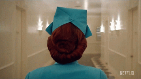 Turn Around Sarah Paulson GIF