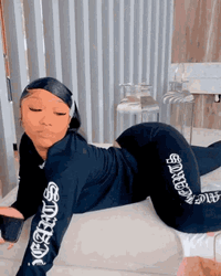 Twerk Dance Sofa Kyle Sister GIF | GIFDB.com