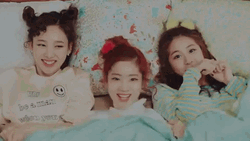 Twice Members Chaeyoung With Dahyun And Nayeon