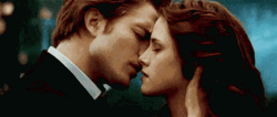 Twilight Edward And Bella Kissing GIF
