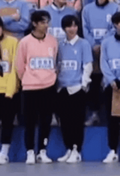 ต้วนซิงซิง หลิวกวนโย่ว GIF